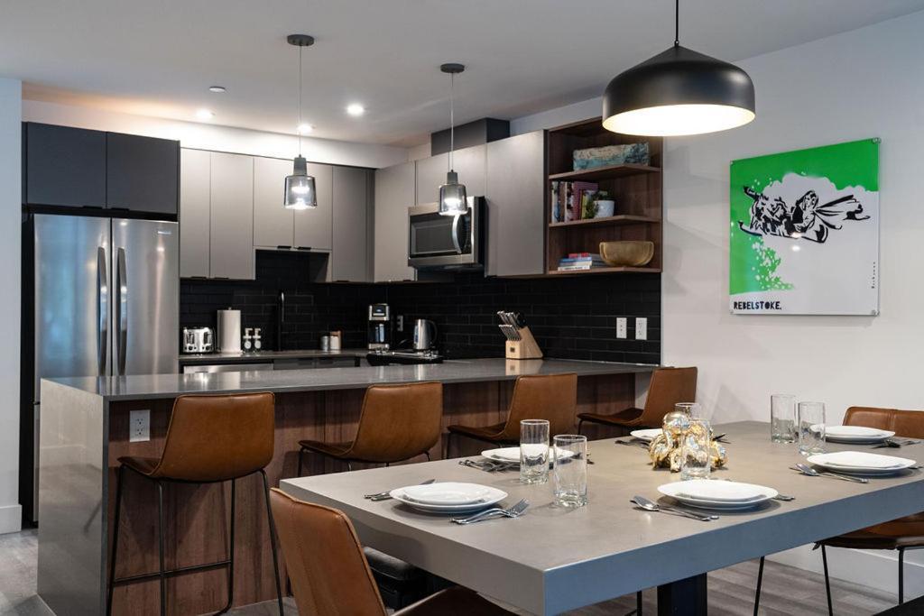 Revel In The Stoke By Revelstoke Vacations Exterior foto
